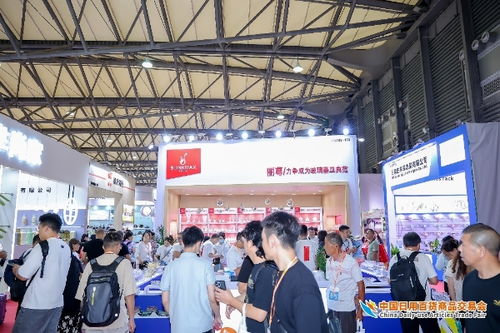 人流如潮星聚上?！?16屆中國日用百貨商品交易會盛大開幕