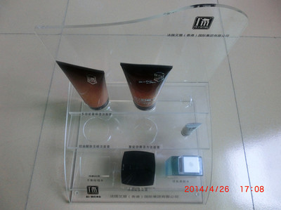 有機玻璃化妝品展示架 出口法國品質(zhì)，提升品牌形象與產(chǎn)品陳列